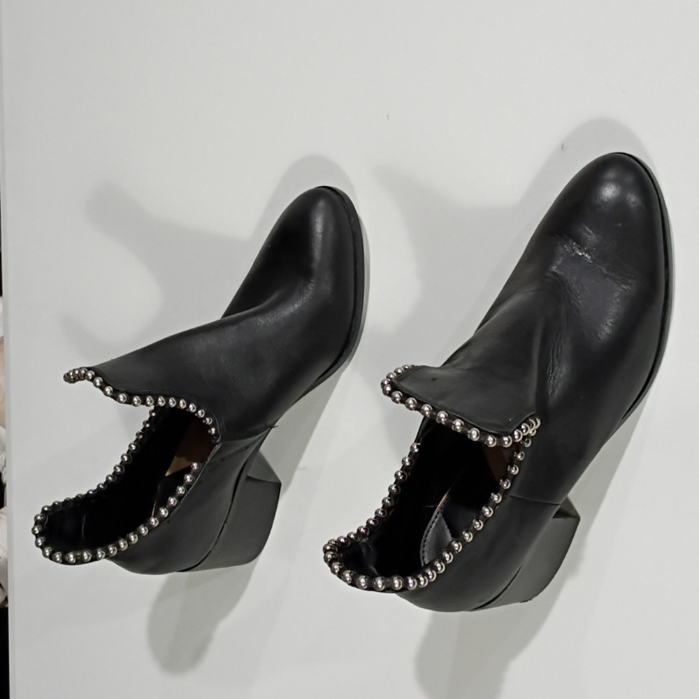 Giani Bernini Black Leather Studded Ankle Boots Size 9.5M